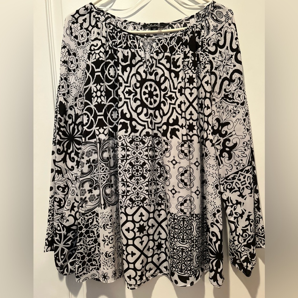 Charlie B Women’s Small Black and White Patterned Women's Blouse